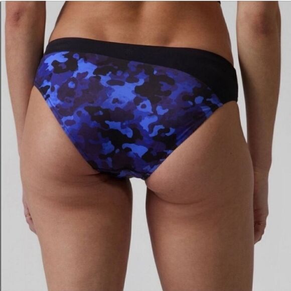 Athleta Blue Freestyle Camo Cheeky Swimsuit Bikini Bottom - Size Medium - Picture 2 of 14